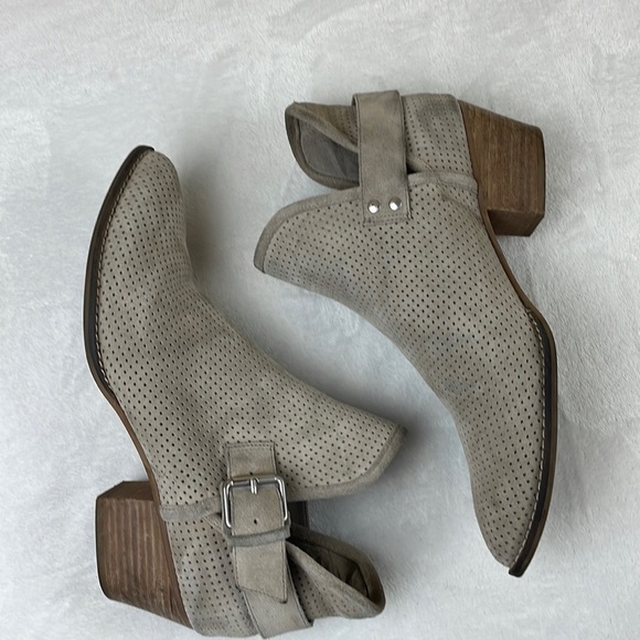 Dolce Vita Perforated Suede Leather Ankle Boots, Western Rodeo, Beige Size 9.5 - Picture 3 of 12